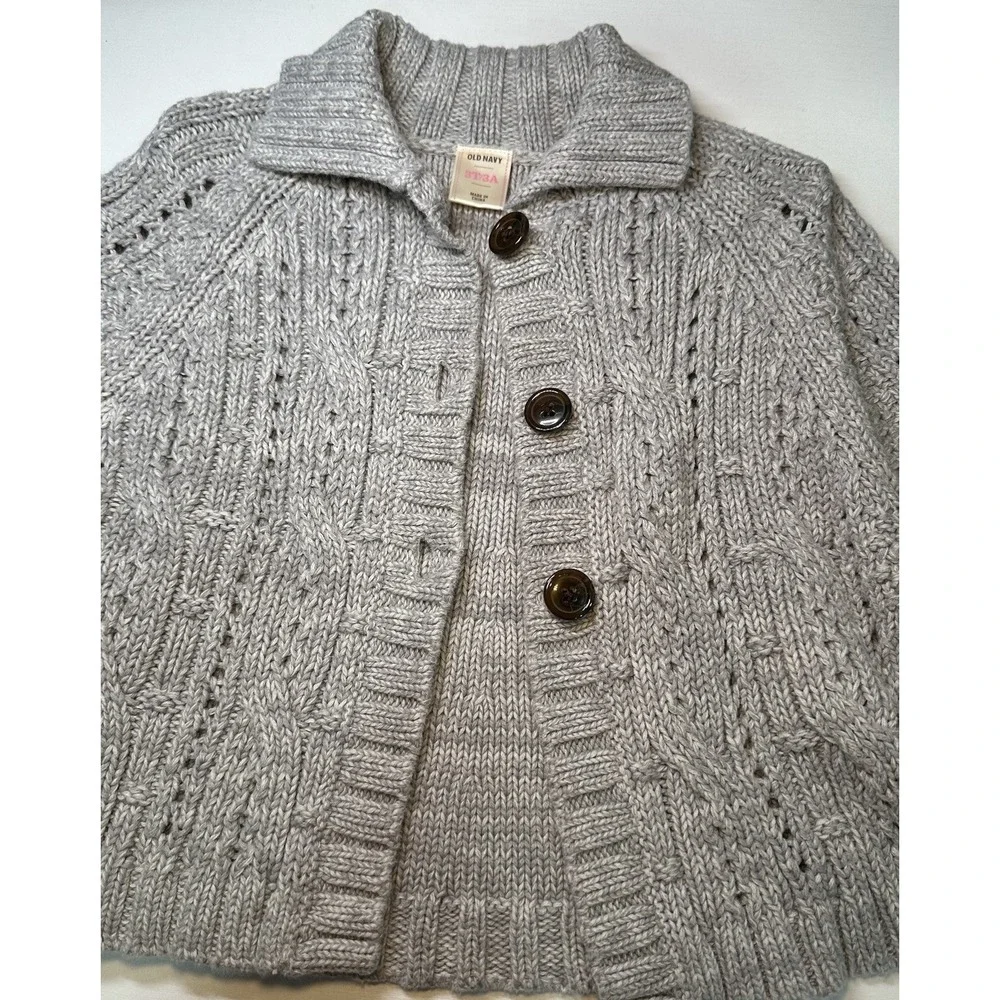 Old Navy Cable Knit Sweater Toddler Girls Size 3T Lt. Gray Buttons Long Sleeves